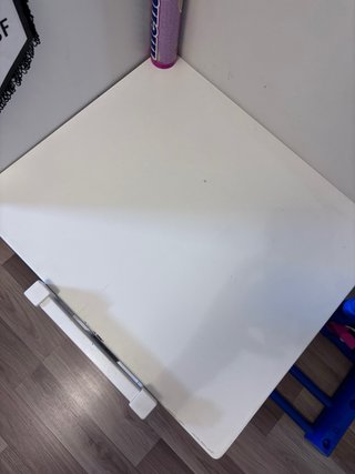 Scrivania e sedia per bambini