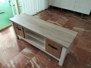 Mueble TV madera y mimbre