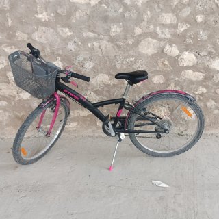 Bicicleta infantil Btwin negra y rosa