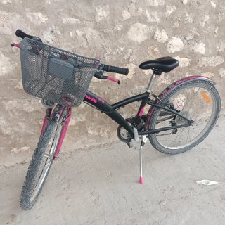 Bicicleta infantil Btwin negra y rosa