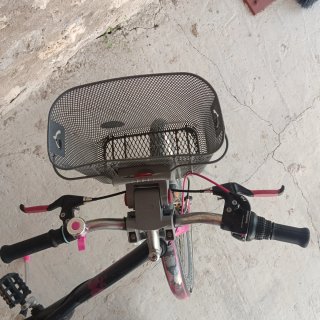 Bicicleta infantil Btwin negra y rosa