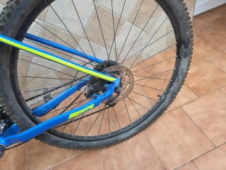 Bicicleta Cube Azul y Amarillo