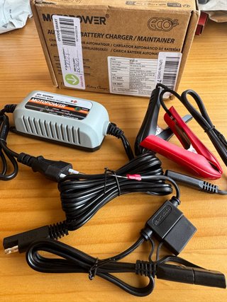 Cargador Batería Motopower 12V 1000MA