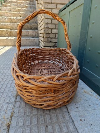 Cesta grande de mimbre para leña o para decoración