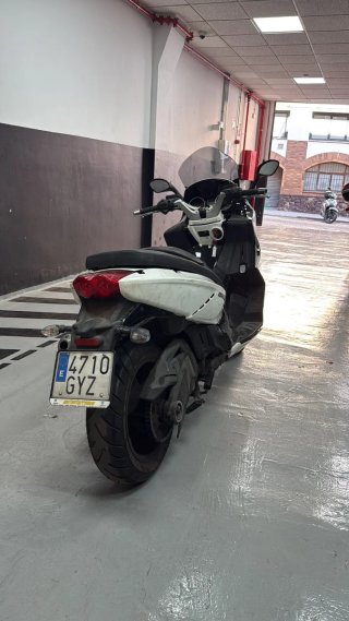 Piaggio Gilera GP800 Maxi Scooter Blanca