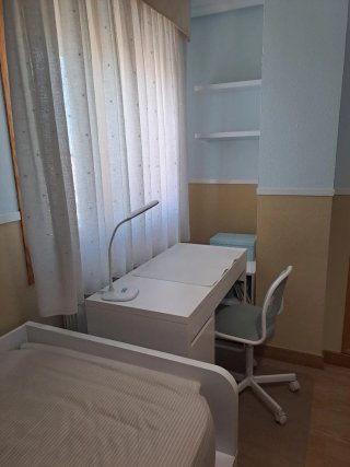 Habitación infantil con cajón y estrella