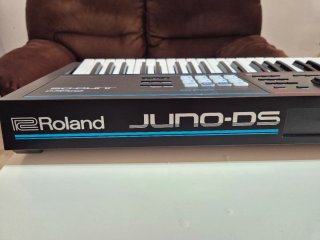 ​Sintetizador Roland Juno DS61 + Estuche Original