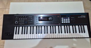 ​Sintetizador Roland Juno DS61 + Estuche Original