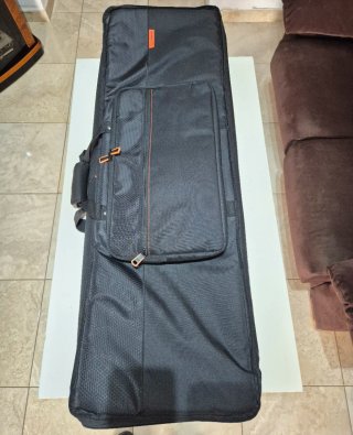 ​Sintetizador Roland Juno DS61 + Estuche Original
