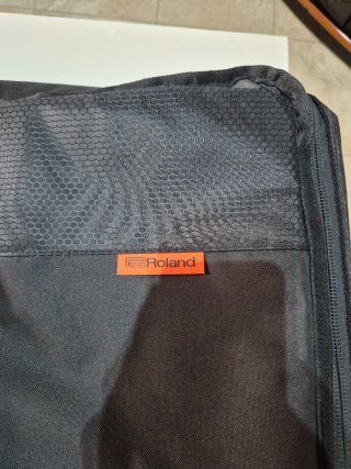 ​Sintetizador Roland Juno DS61 + Estuche Original