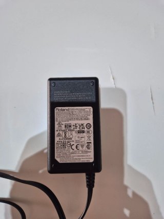 ​Sintetizador Roland Juno DS61 + Estuche Original