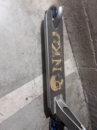 Patinete NKD Plataforma Gris