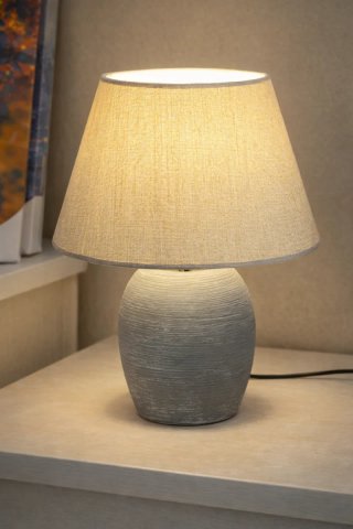 Lampada da tavolo grigia in ceramica e tessuto