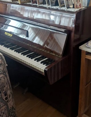 Piano Petrof H100