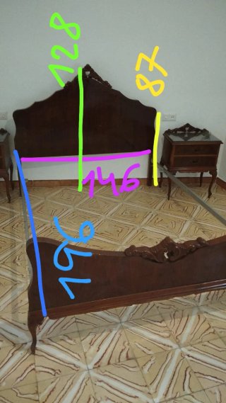 Dormitorio Clásico: Cabecero y Mesitas Madera