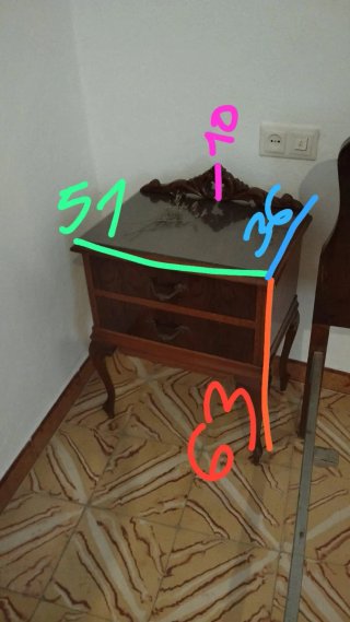 Dormitorio Clásico: Cabecero y Mesitas Madera
