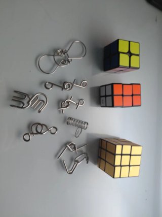 Lote de 7 Puzzles Metálicos y Cubos