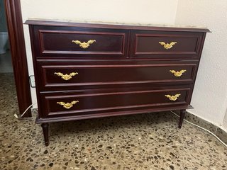 Mesilla de noche y cómoda de madera