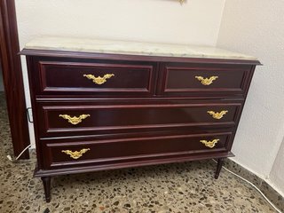 Mesilla de noche y cómoda de madera
