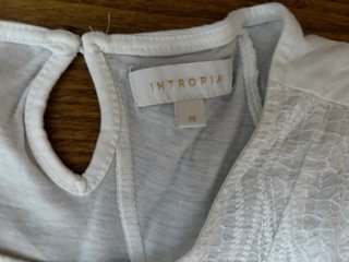 Blusa Intropia bordada blanca