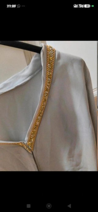 Camisa gris con pedrería dorada Talla S