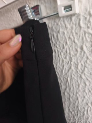 Falda de Zara negra con flecos y bordado