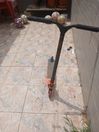 Patinete de pie naranja