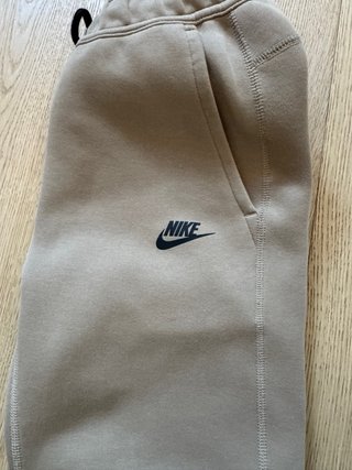 Conjunto Nike Tech Fleece Beige/crema