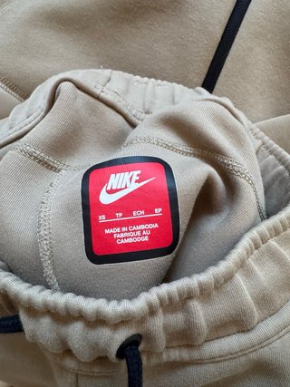Conjunto Nike Tech Fleece Beige/crema