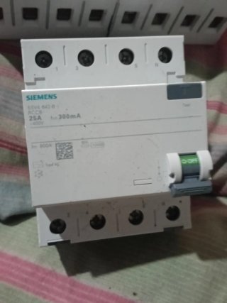Interruptores Diferenciales GE y Revalco