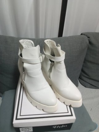 Botines blancos mujer cuña cremallera
