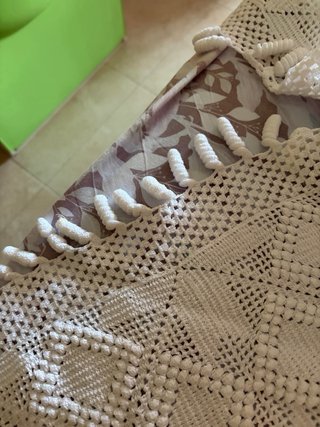 Colcha de ganchillo blanca hecha totalmente a mano