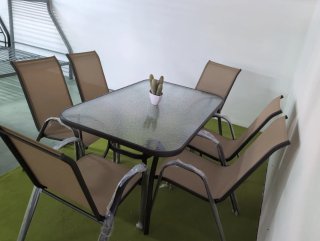 Mesa de terraza y jardín