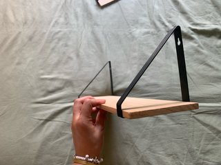 Estanterías de madera y metal