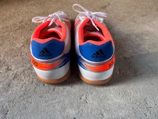 Tenis adidas