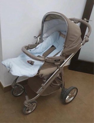 Cochecito de bebé color beige