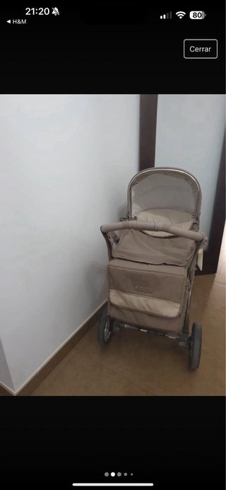 Cochecito de bebé color beige