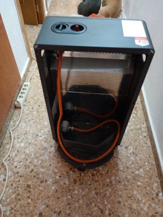 Estufa de butano negra