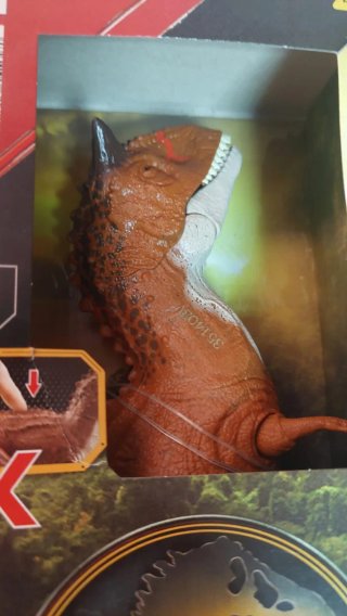 Dinosauro Carnotauro Jurassic World con ruggito