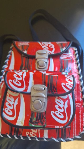 Gorra y Mochila Coca-Cola Reciclada