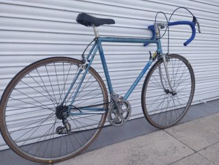 Bici de carretera azul bh