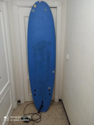 Tabla de surf blanca con borde azul