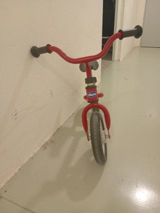 Bicicleta sin pedales Chicco Roja