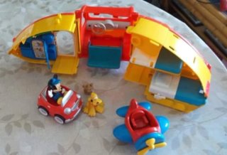 Carrito de compras y peluche rosa