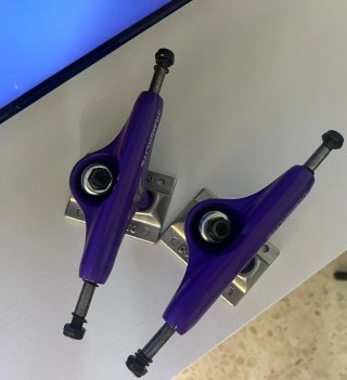 Ejes de patineta morados