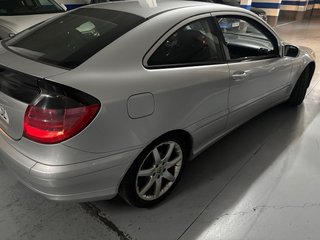 Mercedes-Benz Clase C 2004