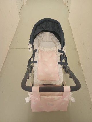 Carrito de muñecas azul y rosa
