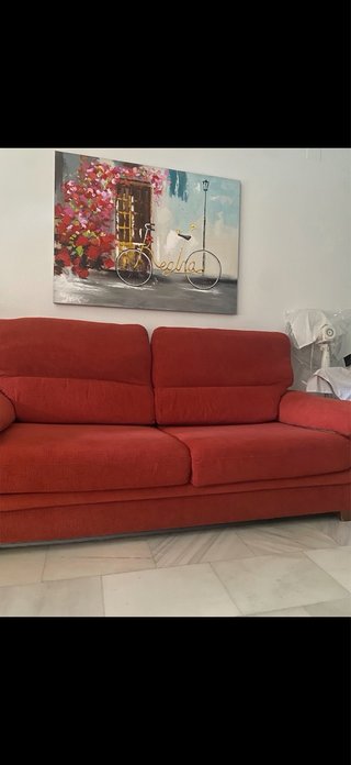 Sofá rojo de tela