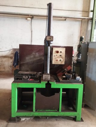 Estantería industrial naranja y azul