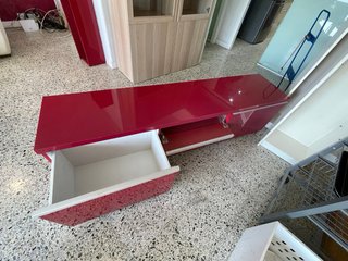 Mueble TV rojo brillante